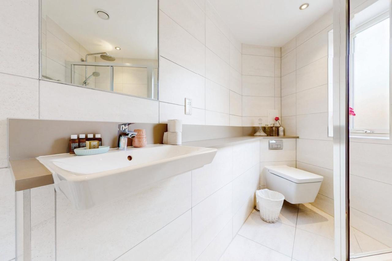 Modern And Spacious 4 Bed House In The City Centre Лондон Екстериор снимка